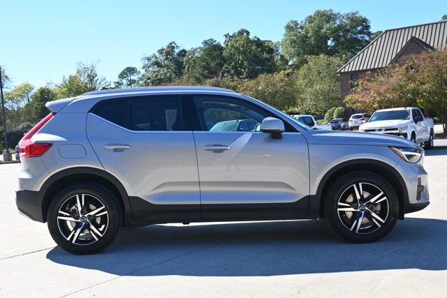 2025 Volvo XC40 Core Bright Theme