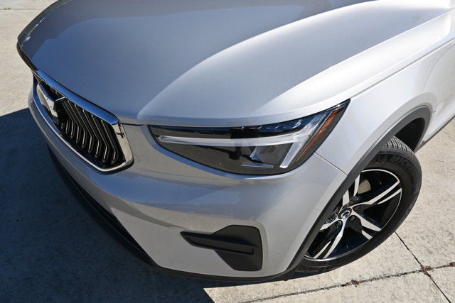 2025 Volvo XC40 Core Bright Theme