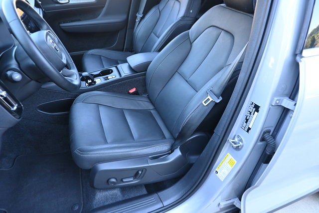 2025 Volvo XC40 Core Bright Theme