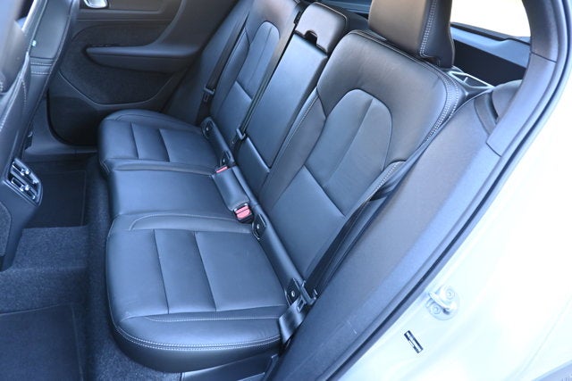 2025 Volvo XC40 Core Bright Theme