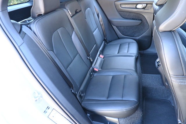 2025 Volvo XC40 Core Bright Theme