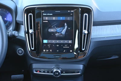 2025 Volvo XC40 Core Bright Theme