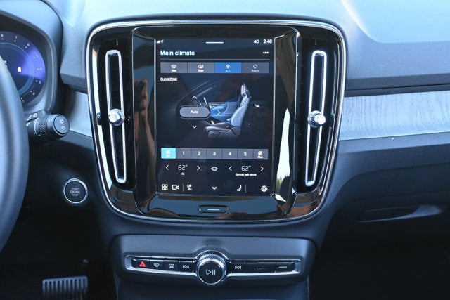 2025 Volvo XC40 Core Bright Theme