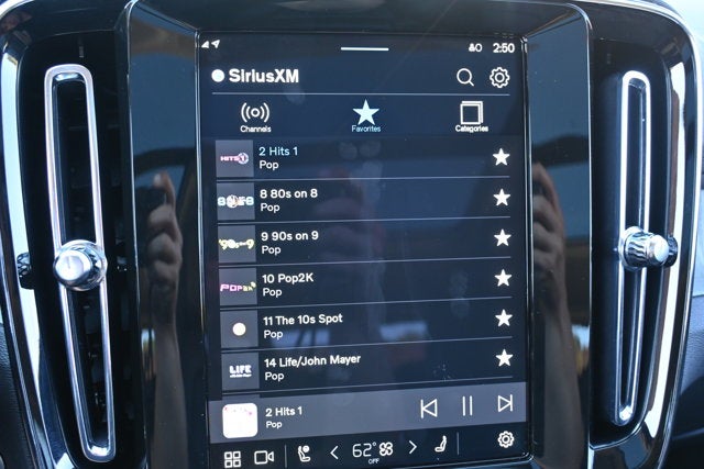 2025 Volvo XC40 Core Bright Theme