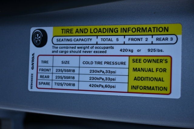 2025 Volvo XC40 Core Bright Theme