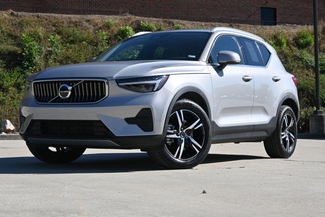 2025 Volvo XC40 Core Bright Theme