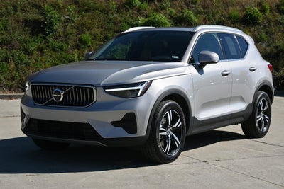 2025 Volvo XC40 Core Bright Theme