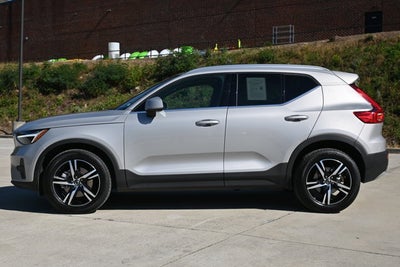 2025 Volvo XC40 Core Bright Theme