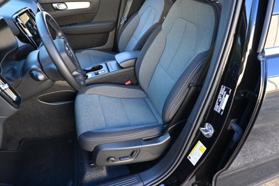 2025 Volvo XC40 Core Bright Theme