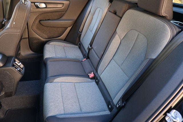 2025 Volvo XC40 Core Bright Theme