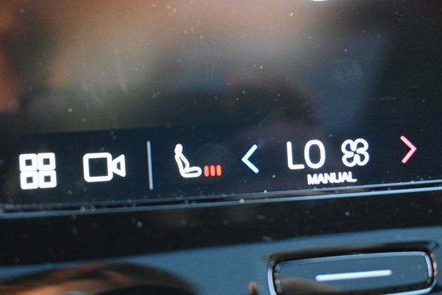 2025 Volvo XC40 Core Bright Theme