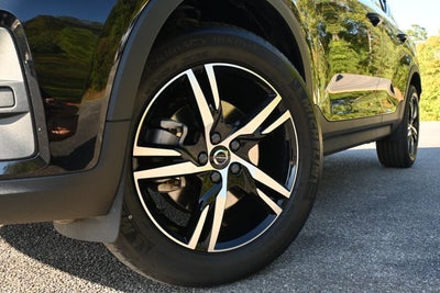 2025 Volvo XC40 Core Bright Theme