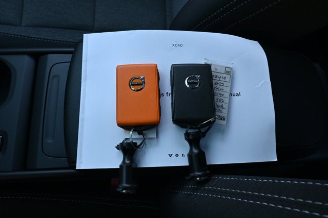 2025 Volvo XC40 Core Bright Theme