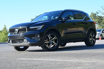 2025 Volvo XC40 Core Bright Theme