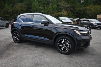 2025 Volvo XC40 Core Bright Theme
