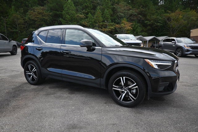2025 Volvo XC40 Core Bright Theme