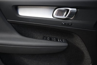 2025 Volvo XC40 Core Bright Theme