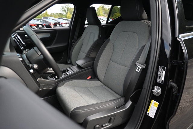 2025 Volvo XC40 Core Bright Theme