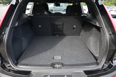 2025 Volvo XC40 Core Bright Theme