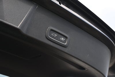 2025 Volvo XC40 Core Bright Theme