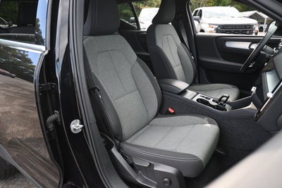 2025 Volvo XC40 Core Bright Theme