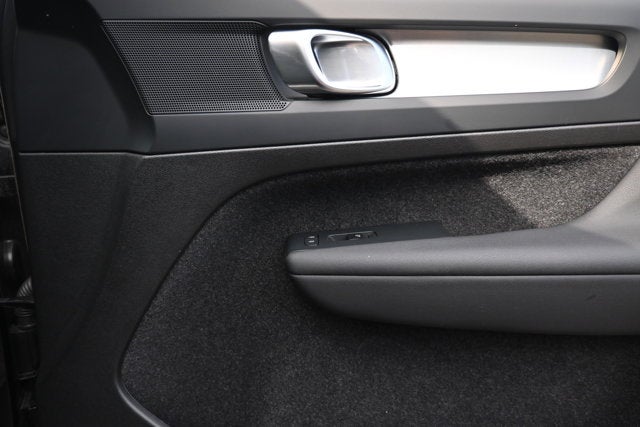 2025 Volvo XC40 Core Bright Theme