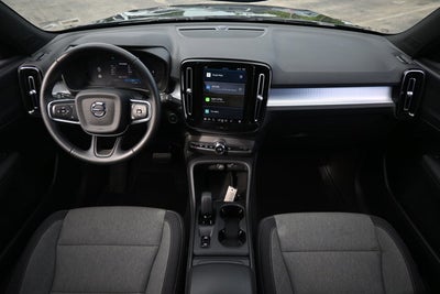 2025 Volvo XC40 Core Bright Theme