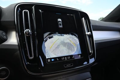 2025 Volvo XC40 Core Bright Theme
