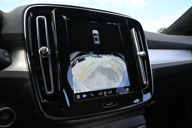 2025 Volvo XC40 Core Bright Theme