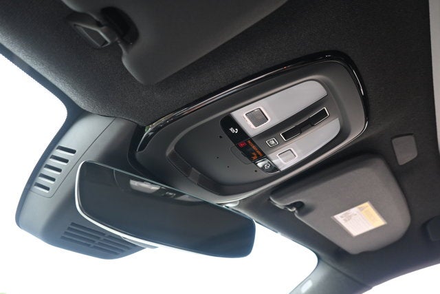 2025 Volvo XC40 Core Bright Theme