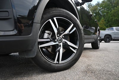 2025 Volvo XC40 Core Bright Theme