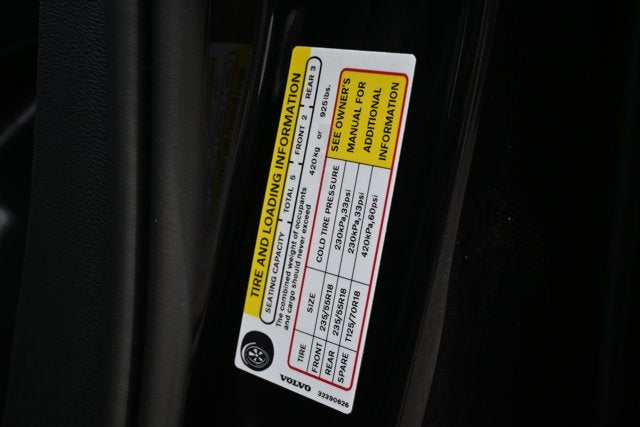 2025 Volvo XC40 Core Bright Theme