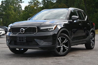 2025 Volvo XC40 Core Bright Theme