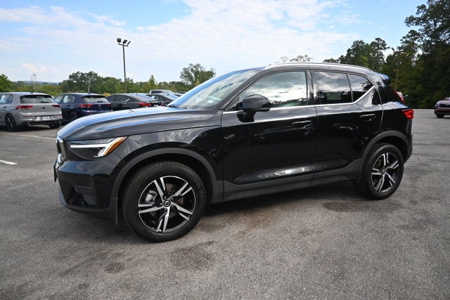 2025 Volvo XC40 Core Bright Theme